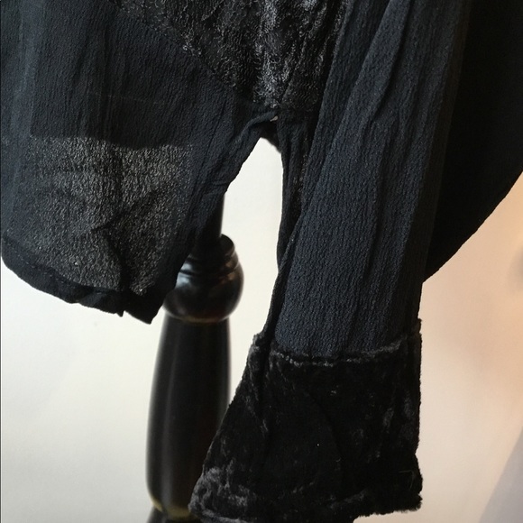 Chianna Black rayon crepe and velvet pullover top - Picture 6 of 7